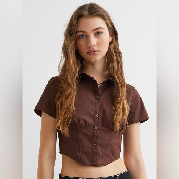 H&M Tops - 2/$20 H&M Brown Short-Sleeve Cropped Button-Up Top
